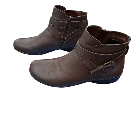Ladies Naturalizer Cassandra Bootie. Sz 11M, in brown. - Picture 2 of 8